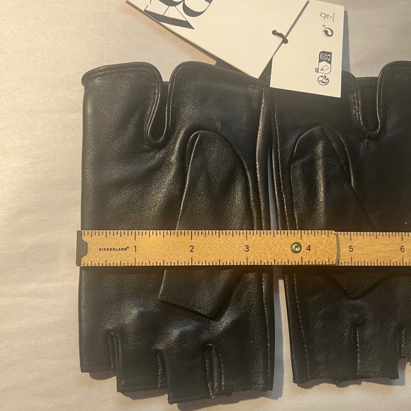 NWT ZARA STUDDED BLACK LEATHER FINGERLESS GLAM ROCK GLOVES - Picture 10 of 10